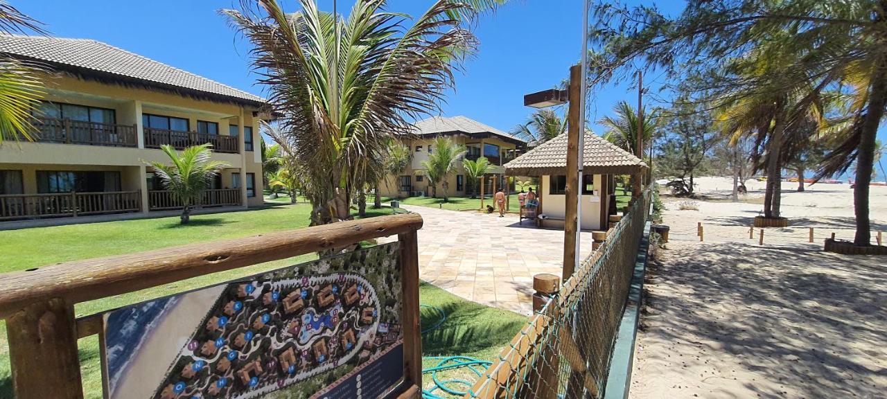 Paraíso Frente Mar: Beachfront Condo with Hydro, Sauna & Pool Cumbuco Exterior photo
