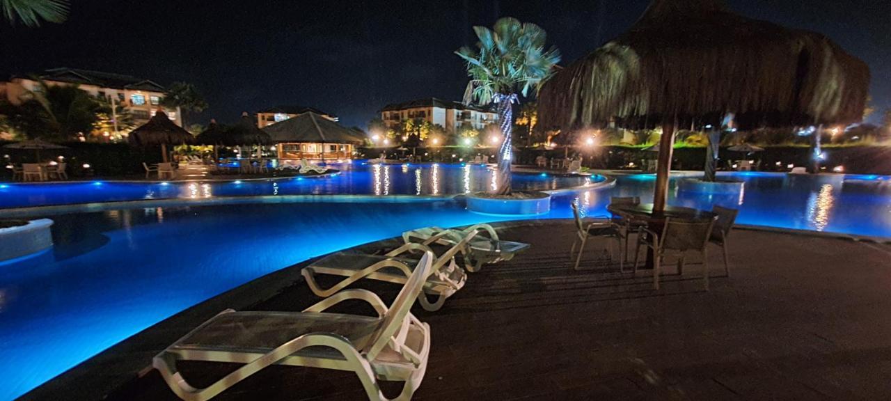 Paraíso Frente Mar: Beachfront Condo with Hydro, Sauna & Pool Cumbuco Exterior photo